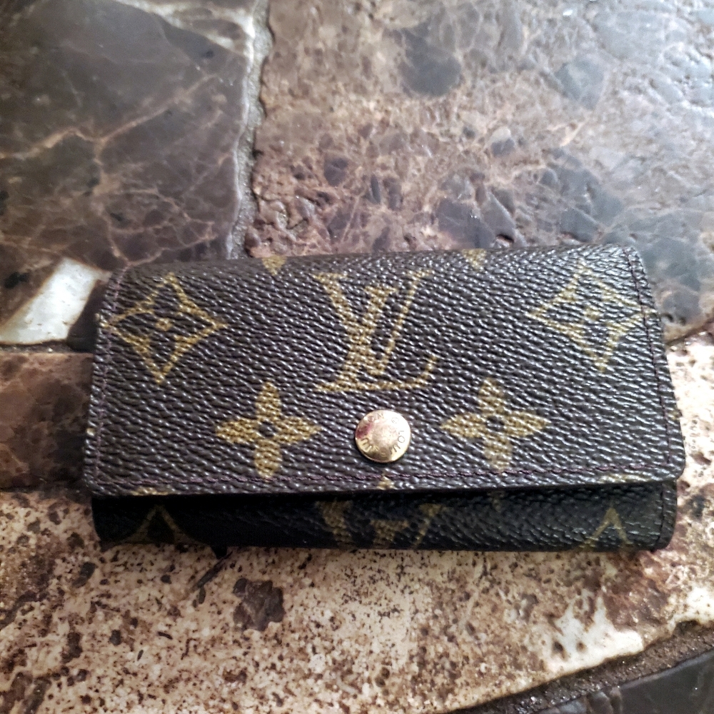 Vintage Louis Vuitton Monogram 4 Key Holder w/ $30 COA included